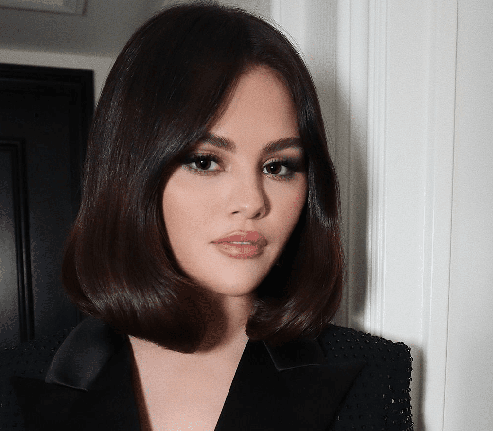 Selena Gomez with a curved bob. 