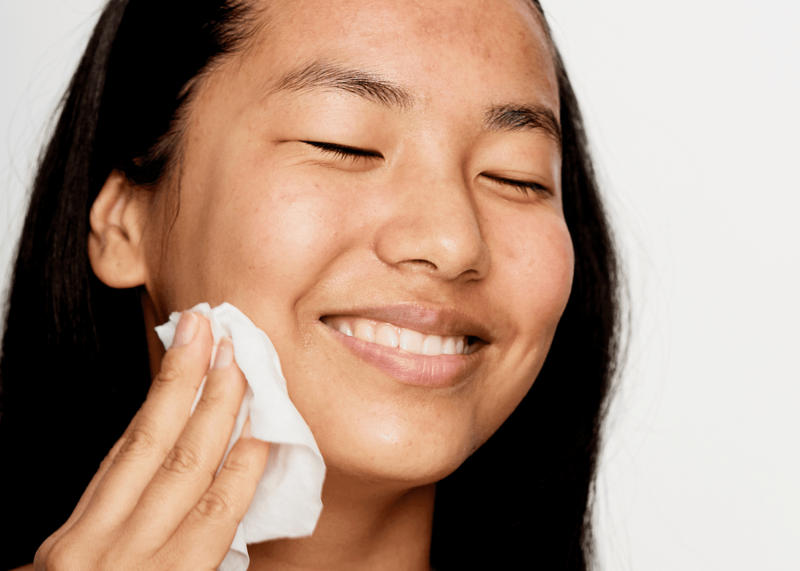 Can Makeup Wipes Replace Your Cleanser? Dermatologists Weigh In