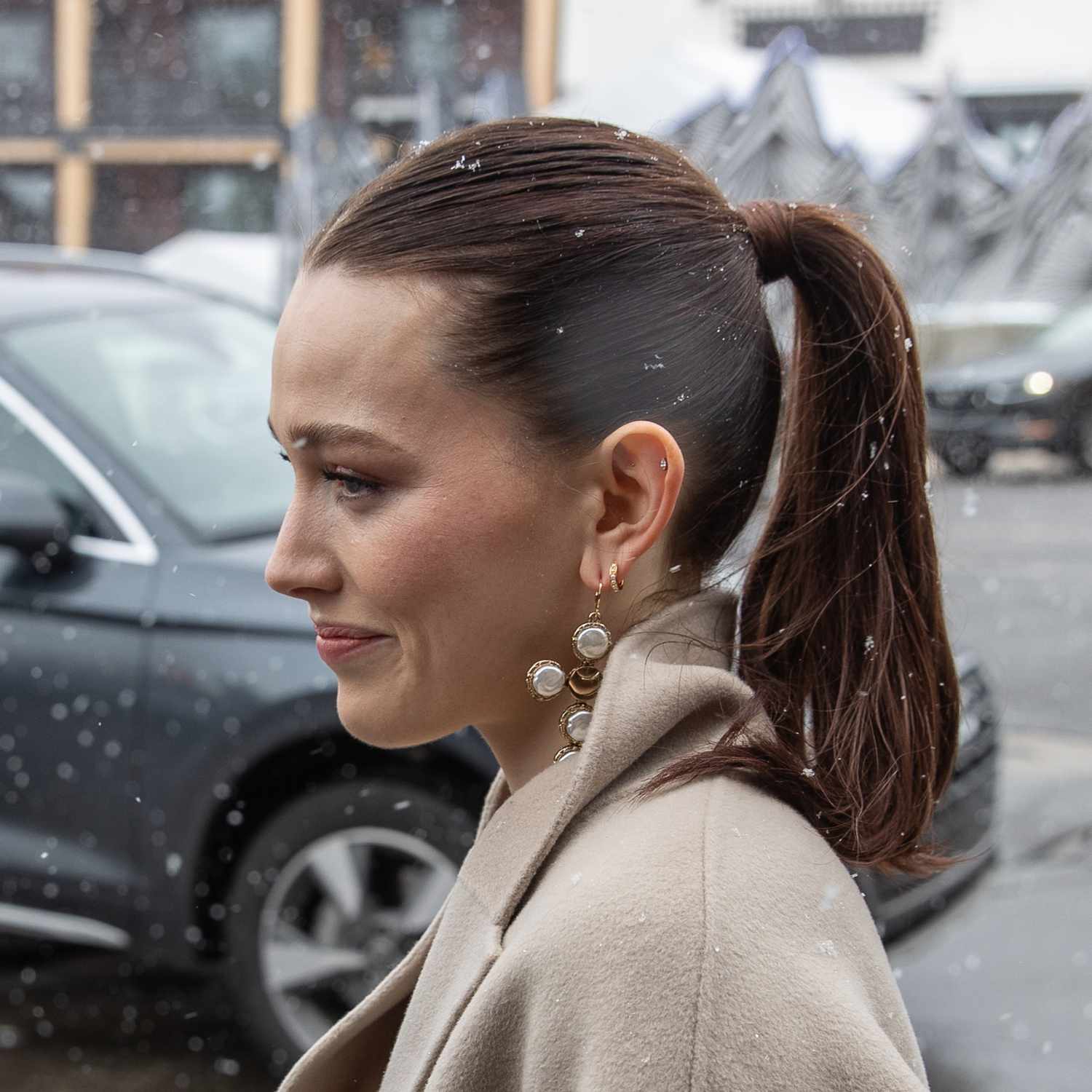 Victoria Pedretti with hair pulled back into slick ponytail