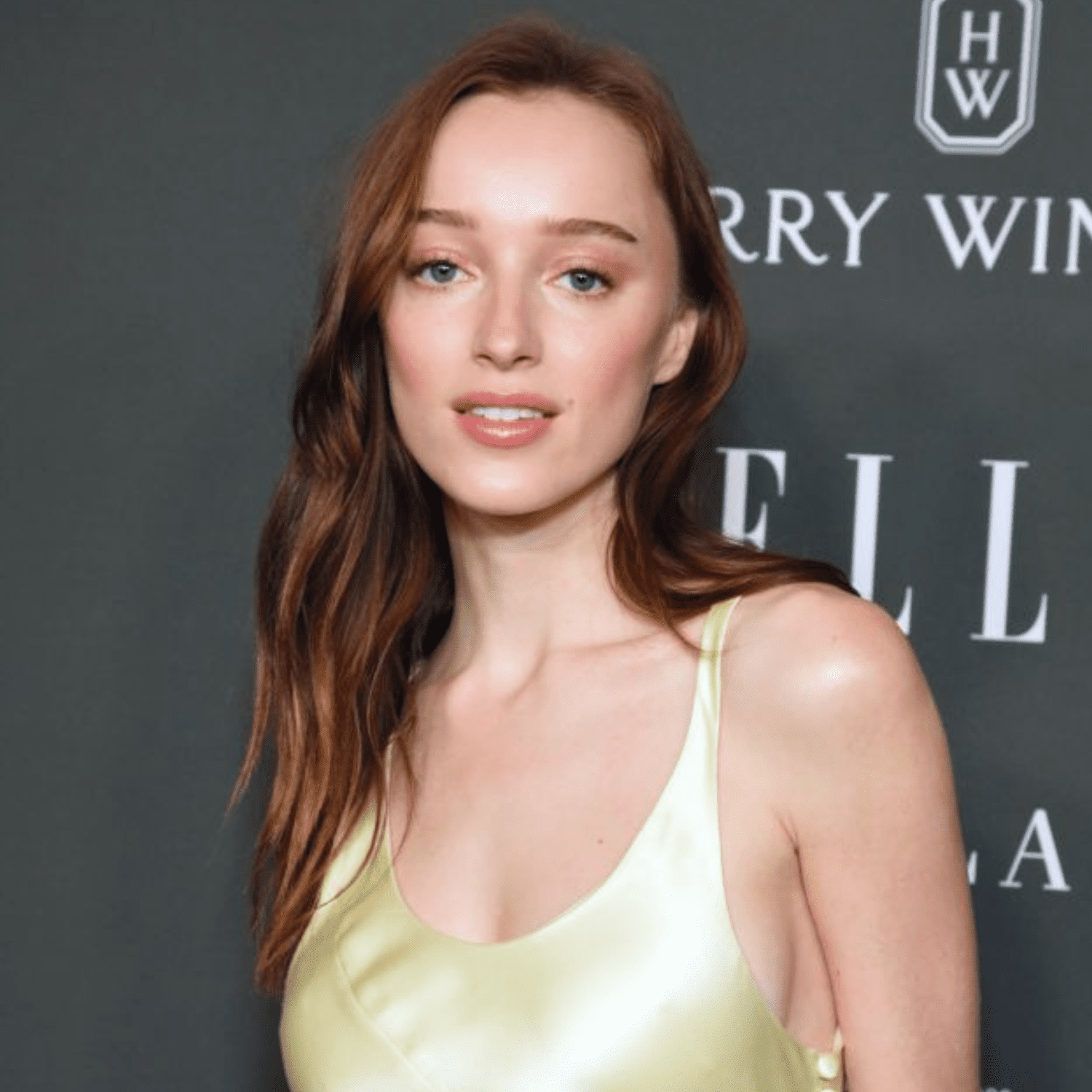 Phoebe Dynevor with light copper and cola-shaded hair.